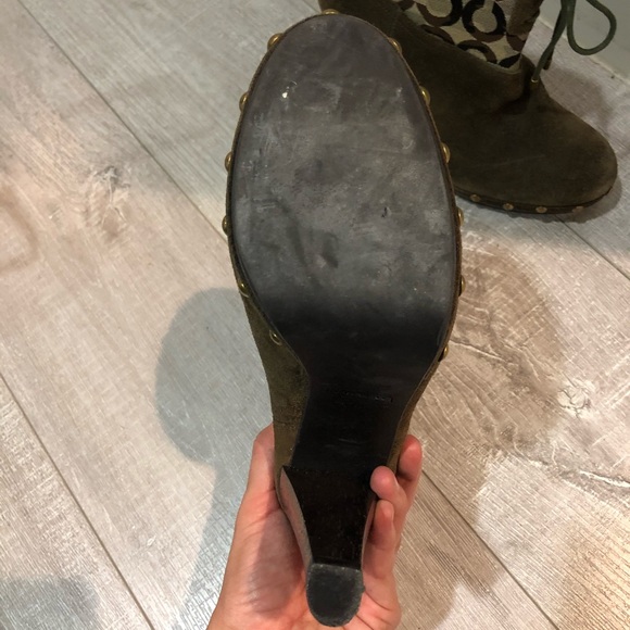 ADORABLE Coach Heeled Boot - Picture 5 of 5